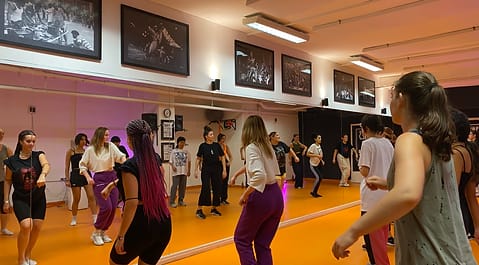 Vibes and Stuff - Street Dance Oktatás - Gym, District 13 (2)