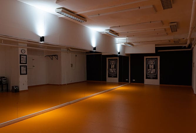 Vibes and Stuff - Street Dance Oktatás - Gym, District 13 (3)
