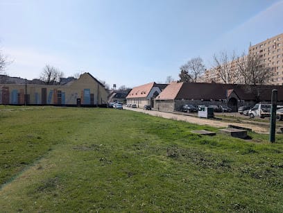 Tenisz és futballpálya - Tennis, District 3