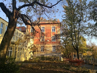 Magyar Táncművészeti Egyetem - Gym, District 14