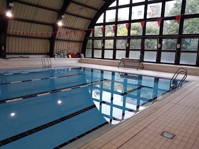 Szérűskert Tanuszoda - Swimming pool, District 3
